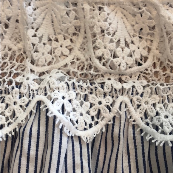 NWT white Eyelet Top, Size small. - Picture 3 of 4